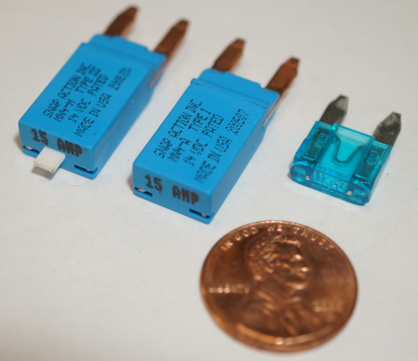 MN4 WITH MINIFUSE MN4 Circuit Breaker compared with MINIFUSE